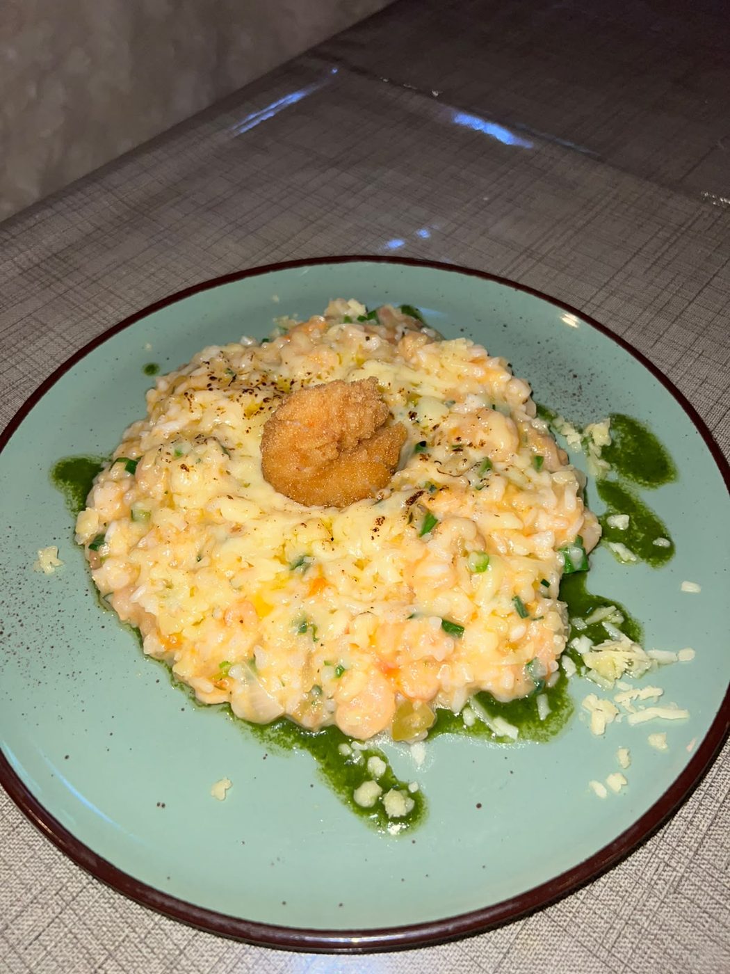 Risoto de camarão com camarão empanado